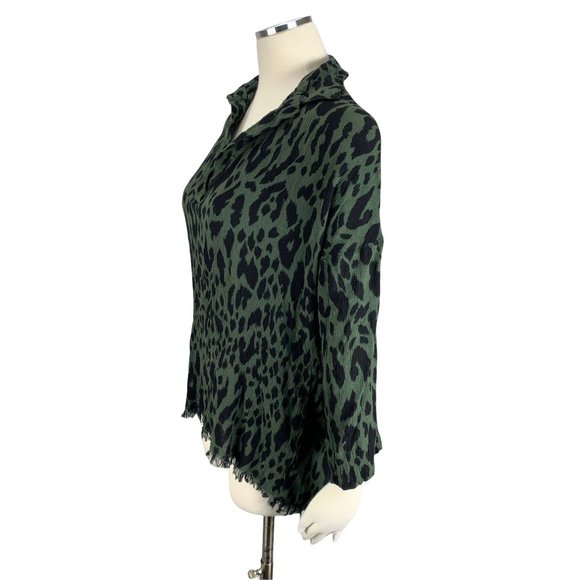 UMGEE Medium Green Cheetah Blouse Raw Hem Boutique - Picture 2 of 7